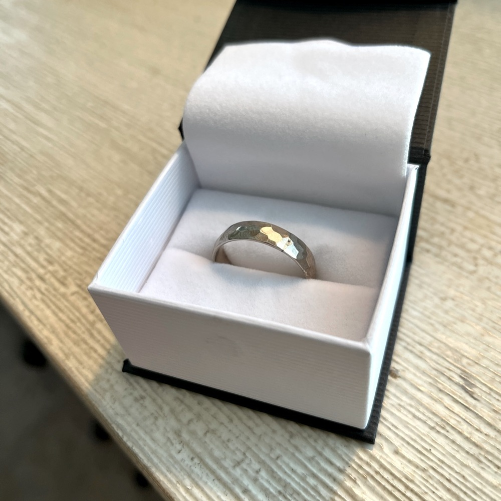 Men’s Size 11 Hammed Polished Silver Ring 5mm
